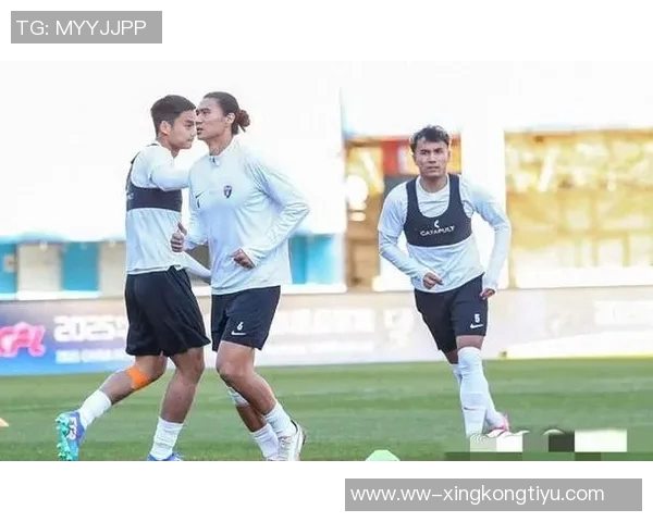 河南俱乐部酒祖杜康与云南玉昆战平尹鸿博中超告别战感人落幕