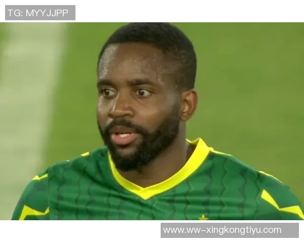 巴坎布门前绝佳机会中横梁球员自投自破成意外进球